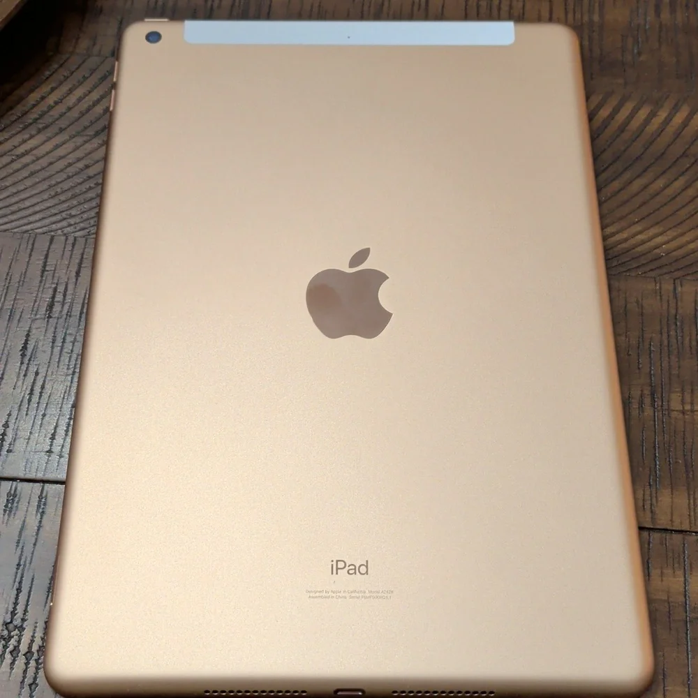 Apple iPad - 8th Generation - White/Gold
